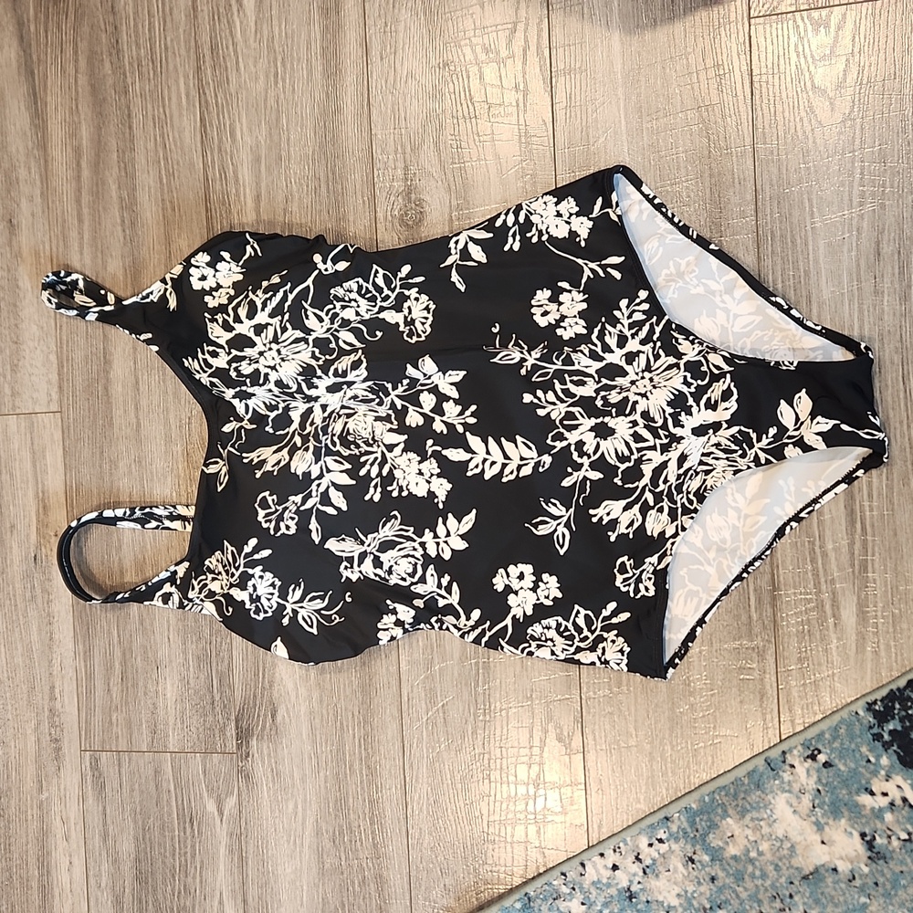 EUC Swim 365 Women's Onepiece Swimsuit Sz 18 w/built-in bra
